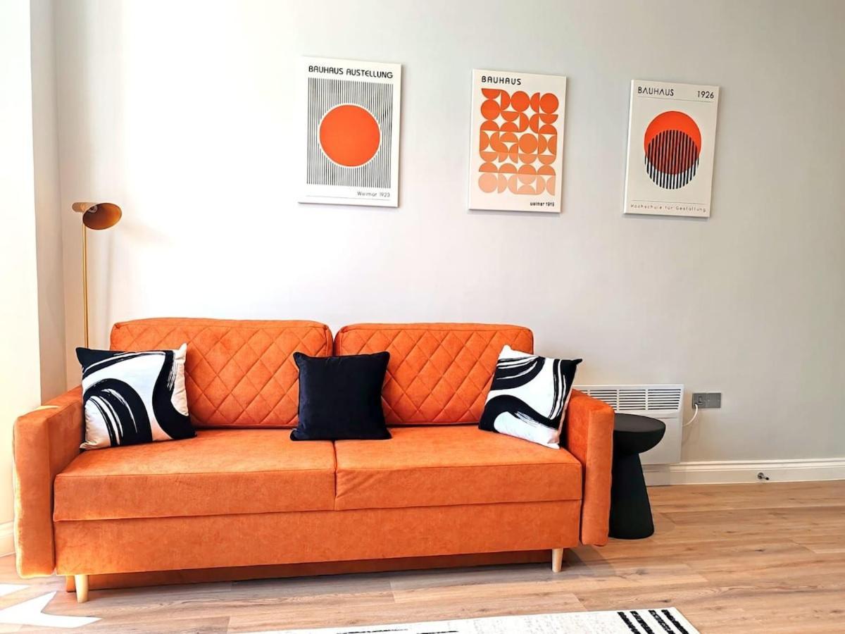Stunning Modern Apartment Sleeps 4 - 6 Min Walk From Golden Beaches-Free Parking Bournemouth Exterior photo