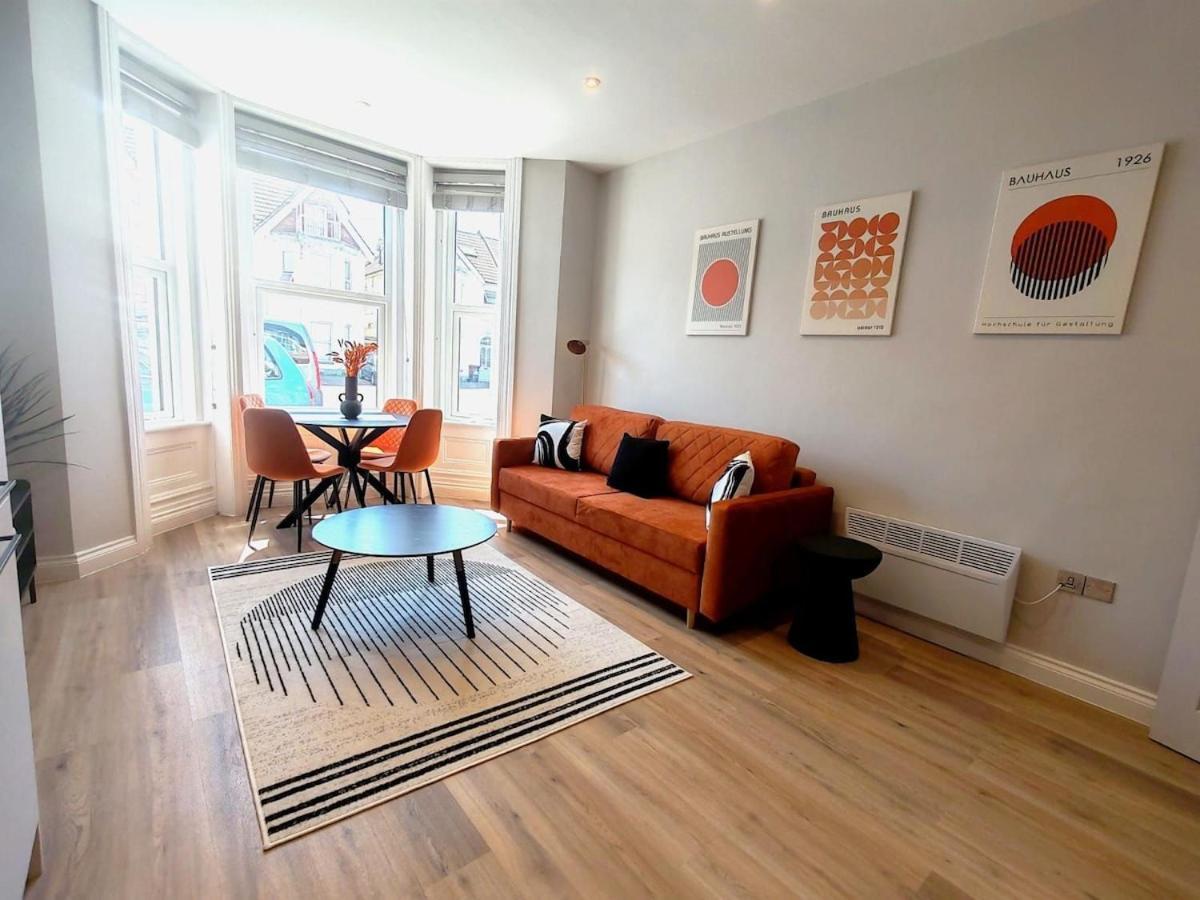 Stunning Modern Apartment Sleeps 4 - 6 Min Walk From Golden Beaches-Free Parking Bournemouth Exterior photo